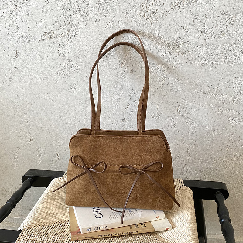 Unique retro bowknot underarm bag for women, new autumn model, simple and elegant, large-capacity commuter shoulder tote bag