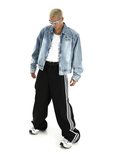 Elegant gradient water-wash padded shoulder zipper American retro denim jacket for men, new item with unique design sense.