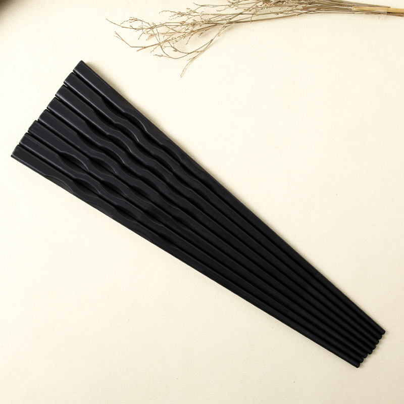 Nuevo hogar palillos de aleación de estilo japonés palillos puntiagudos palillos negros de alto aspecto palillos sin moho kuaizi al por mayor