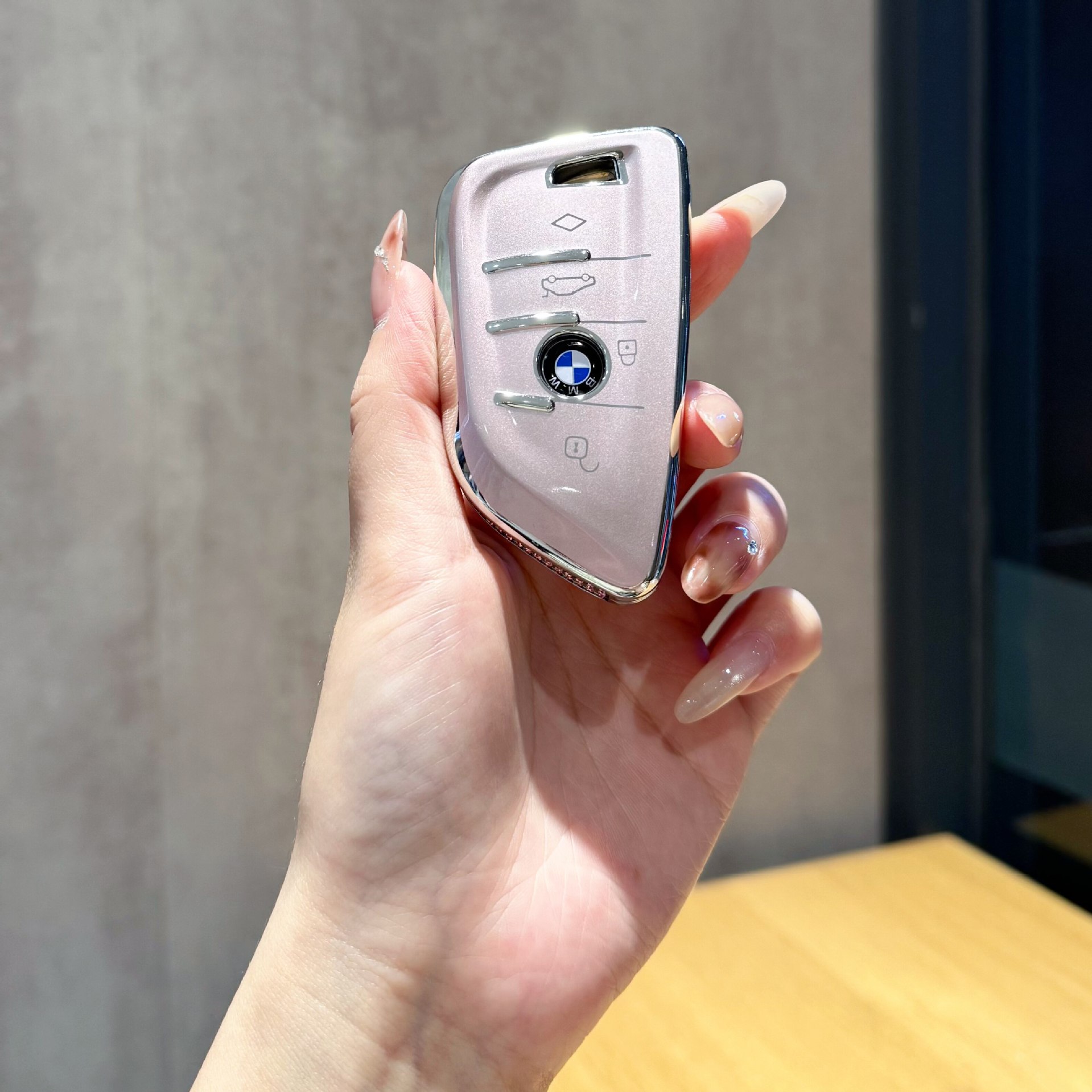 Suitable for BMW key cases, new 3 Series 330li, 5 Series 530li, X1, X2, X3, X4, X5, blade-style women's key case