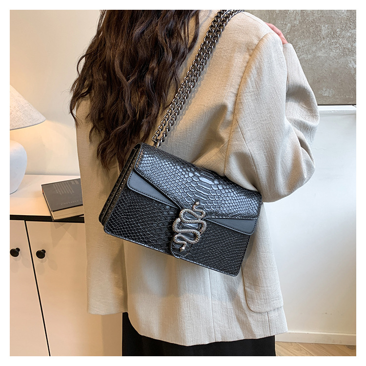 Women's PU Solid Color Snake Elegant Square Magnetic Buckle Crossbody Bag Square Bag Underarm Bag display picture 5