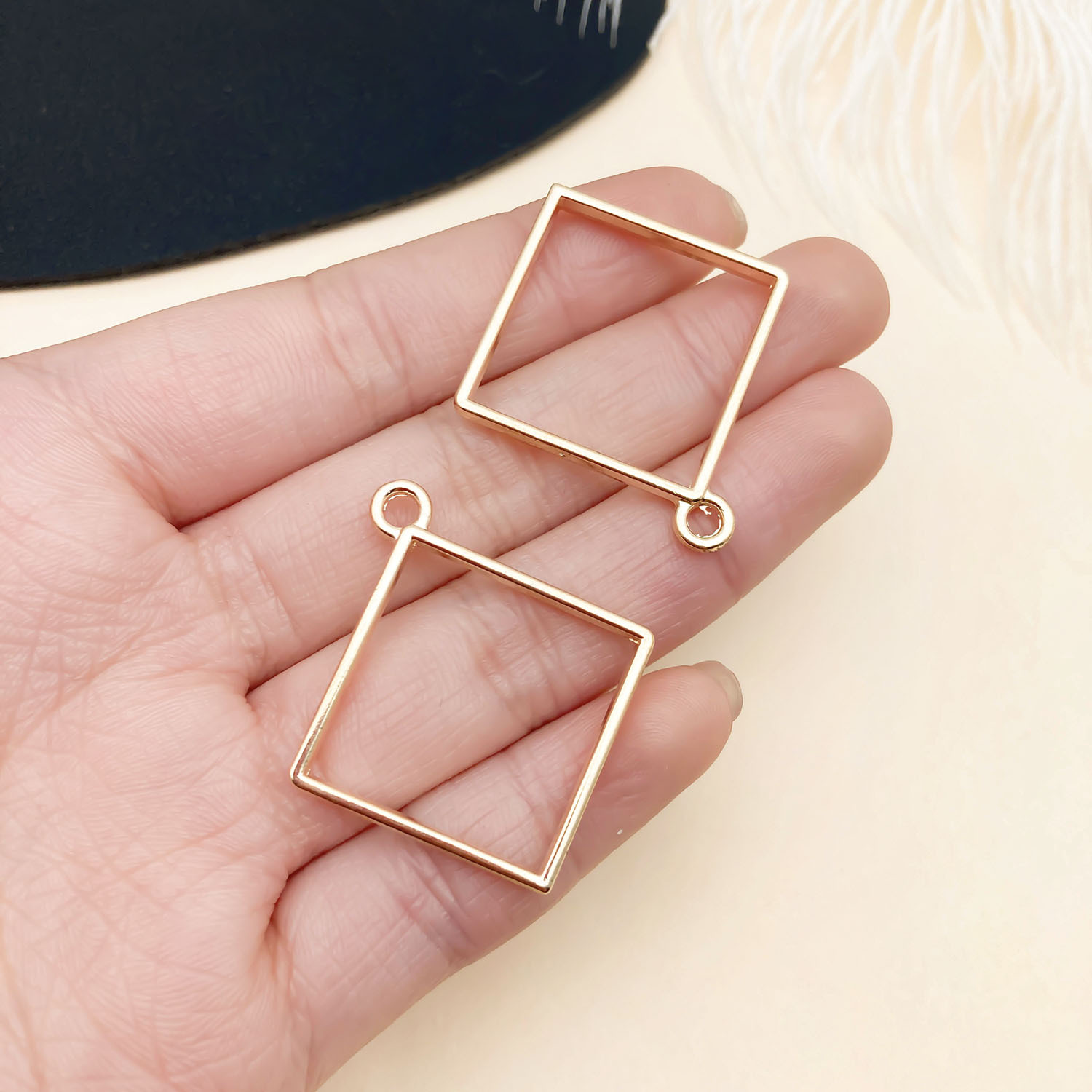 15867-LJ-小号kc金锌合金方形边框32x37-2.3