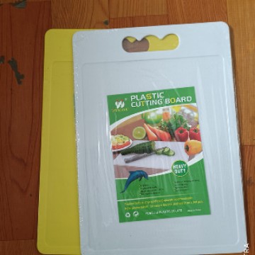 Tabla de cortar de plástico de Yiwu tabla de cortar al por mayor tabla de cortar de doble cara tabla de cortar de frutas creativa fideos enrollados tabla de cortar de cuchillos domésticos