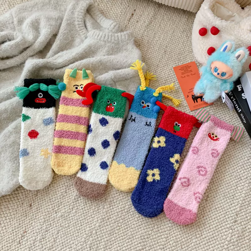 珊瑚绒袜子女冬季保暖中筒睡眠袜毛毛地板袜刺绣搞怪小丑袜半边绒