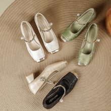 ���LЬ���^Ů��Ь����һ�֎��黨�y�ָ߸�ƴ�ӽz�I���۬�����Ь