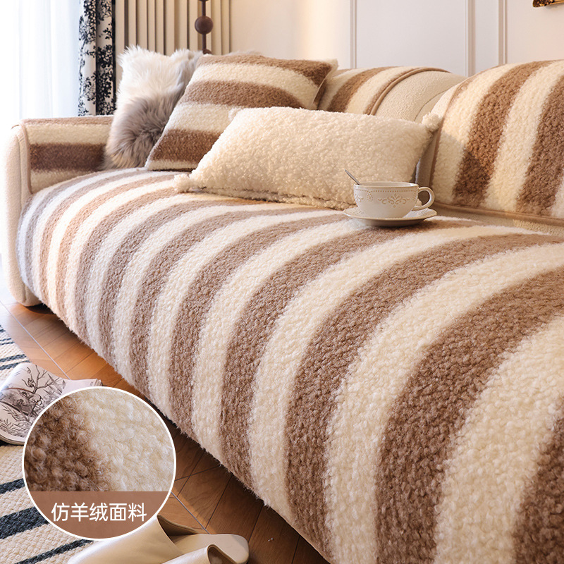 Sofá de peluche otoño y invierno 2024 nuevo sofá recto cubierto de tela ligera de lujo de alta calidad sofá de cojín de piel especial