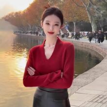 仅用于产品展示勿拍-圣诞穿搭复古法式红色v领毛衣女秋冬高级感内