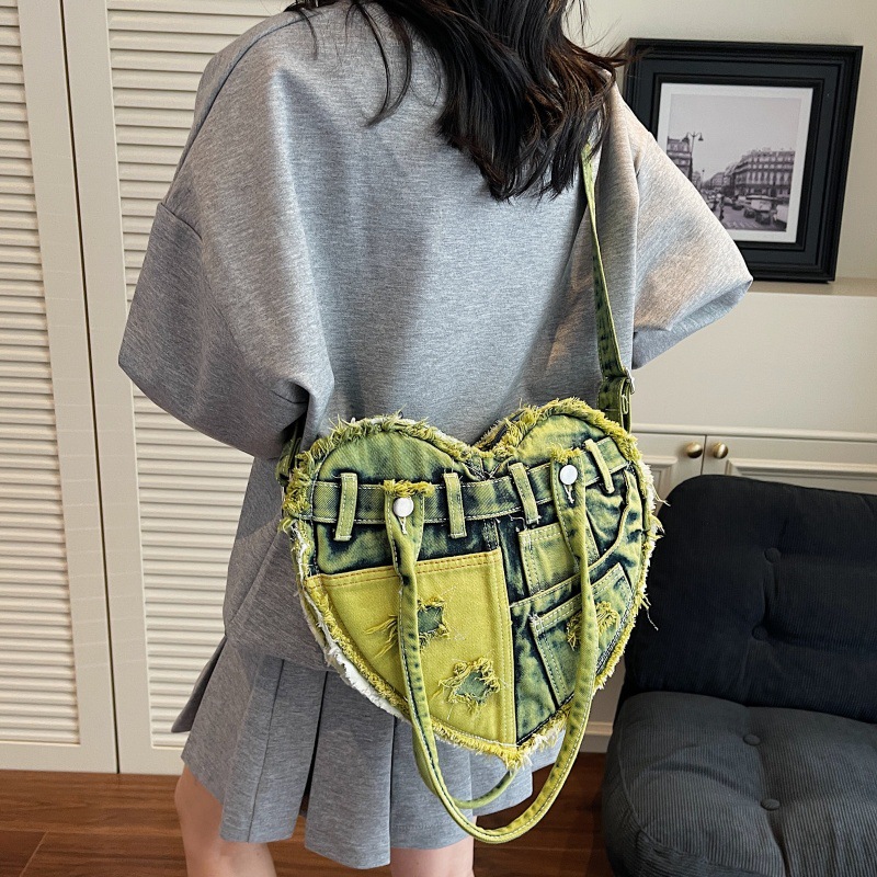 Dulce y fresco bolso de axila de chica caliente 2025 verano nuevo bolso femenino amor bolso de mezclilla bolso de hombro de gran capacidad personalizado