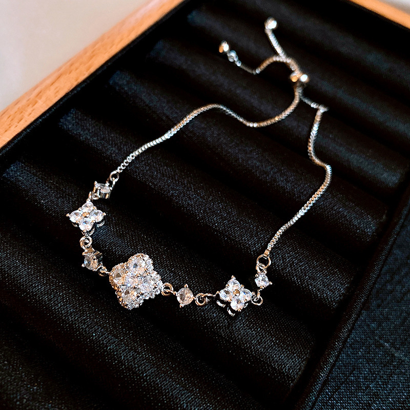 Corea del Sur cuatro pétalos de circón flor pulsera de luz de lujo de alto grado temperamento ajustable pulsera nueva pulsera al por mayor para las mujeres