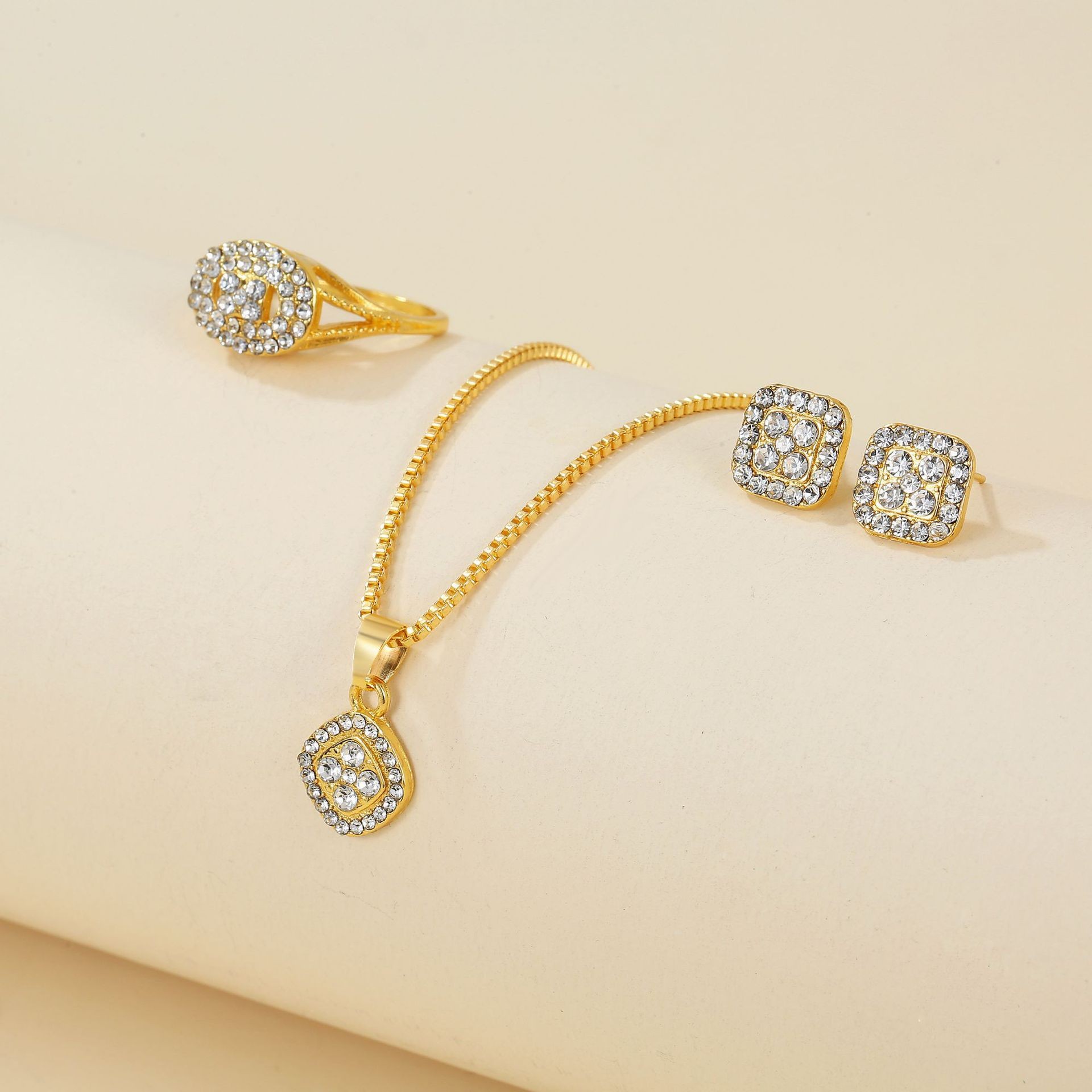 Cross-border explosions ladies fashion Joker necklace ring earrings three-piece factory in stock wholesale