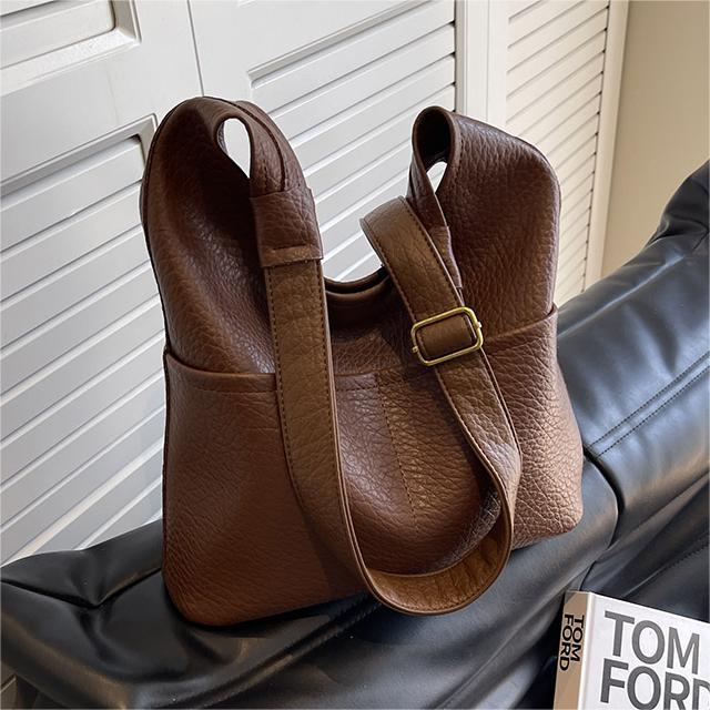 Gran capacidad casual bolsa de axilas para las mujeres 2023 otoño nueva moda casual cubo bolsa de trabajo bolso de hombro de cercanías