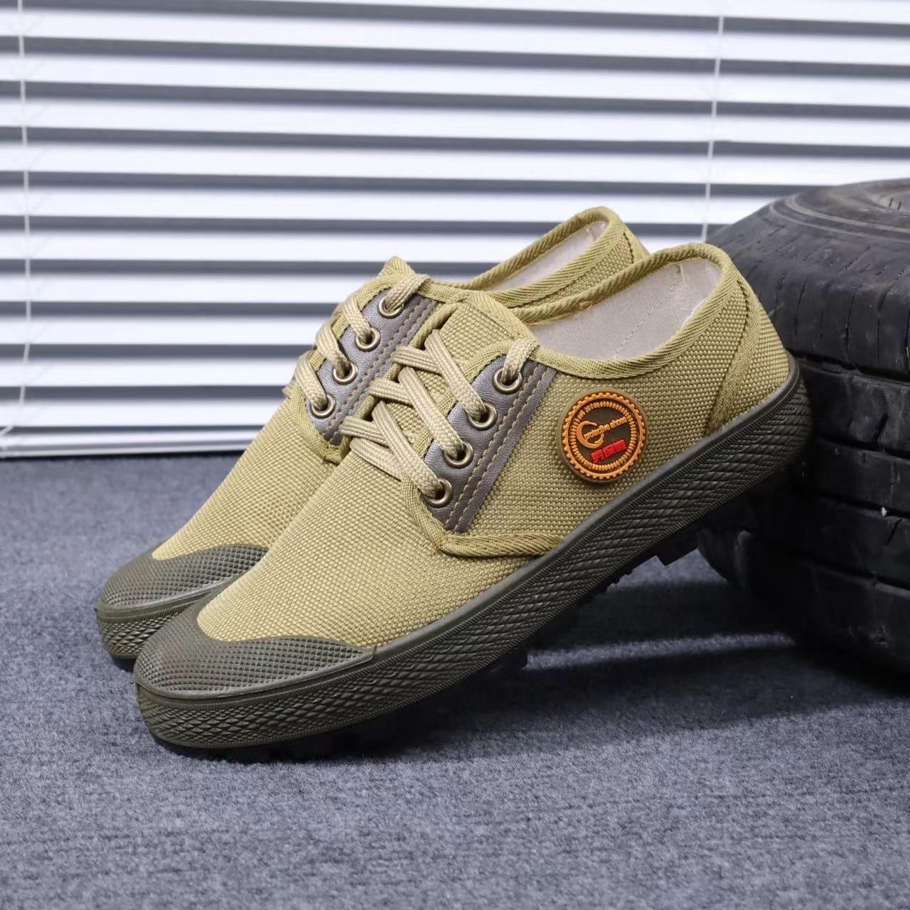 Zapatos de protección laboral transpirables para hombres zapatos de liberación de goma anti-desgaste antideslizante para la agricultura