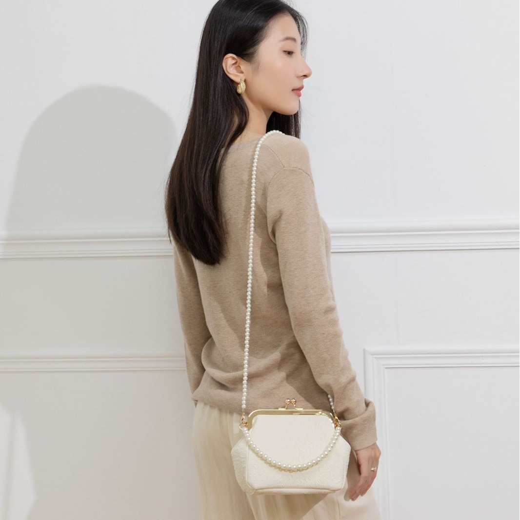 진주 가방 여름 새로운 휴대용 쉘 가방 새로운 중국 스타일 국가 스타일 가방 2024 구슬 패션 크로스 바디 여성용 가방