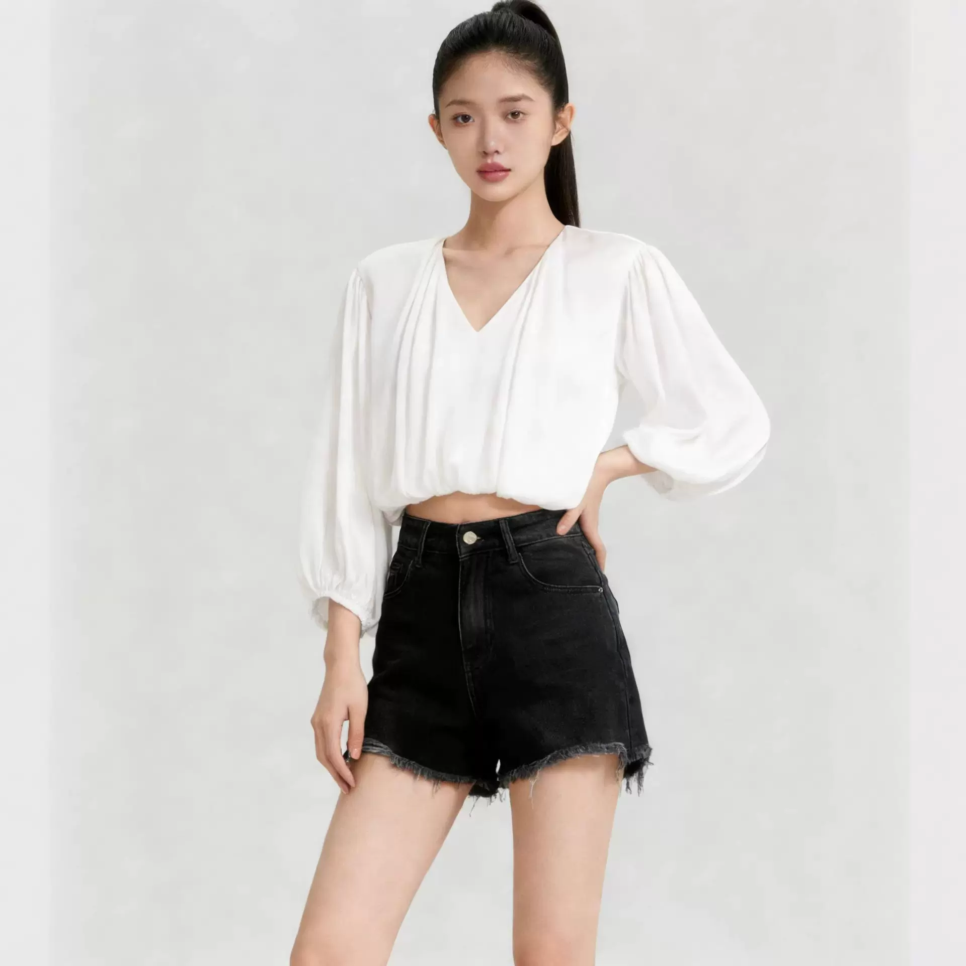2026夏季新款女白色V领泡泡袖上衣褶皱收腰短款气质显瘦百搭衬衫