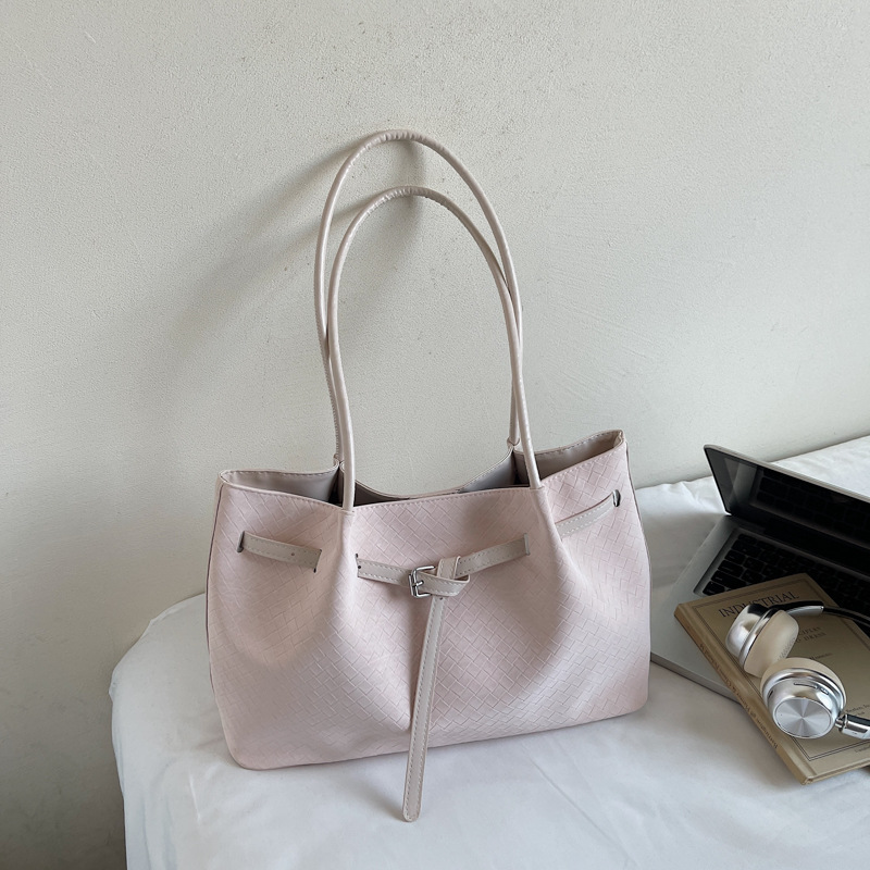 Bolsa de hombro simple y casual 2025, otoño y invierno, nuevo estilo de moda portátil de gran capacidad, bolsa de cubo de transporte de mano