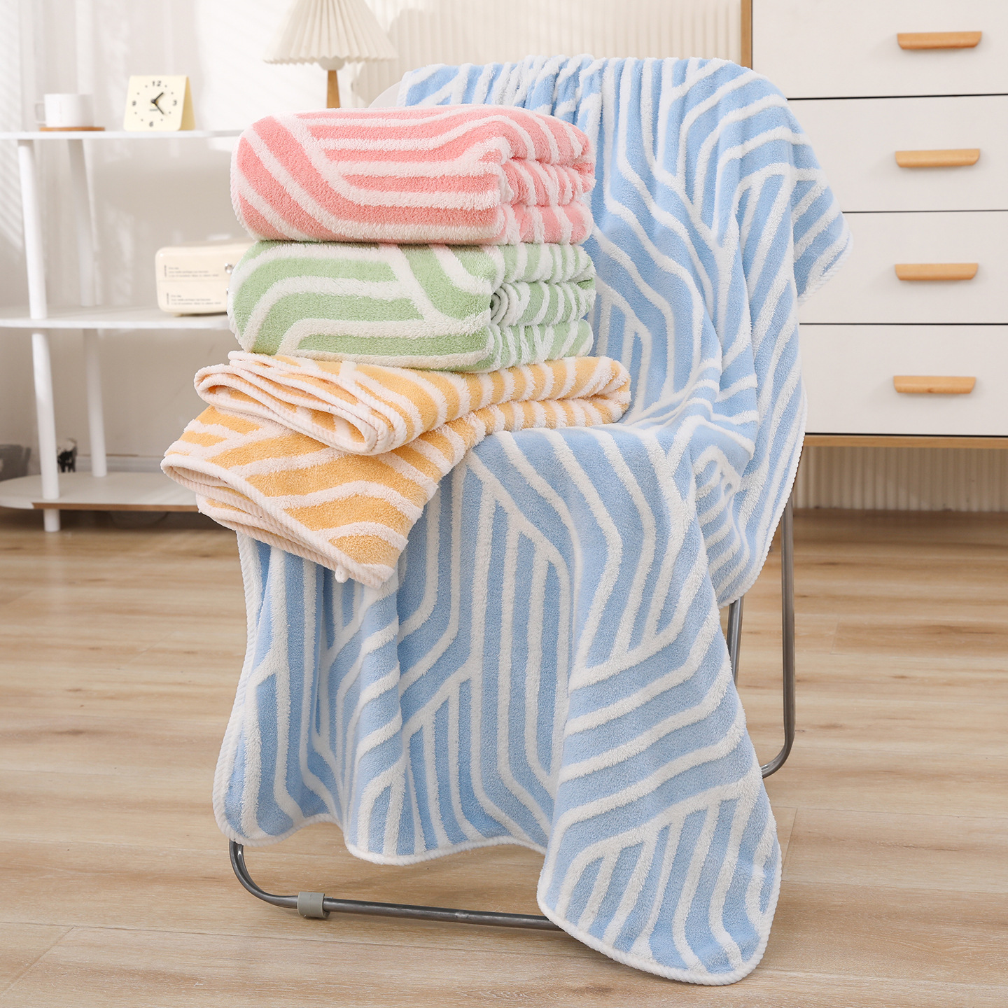Extra Large Coral Fleece Bath Towel Soft Absorbent Quick Drying_voghion.com