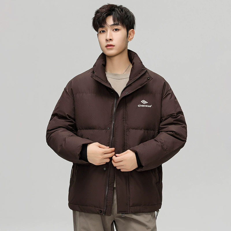 Может быть установлен открытый воротник с теплым и толстым пуховиком в прямом эфире