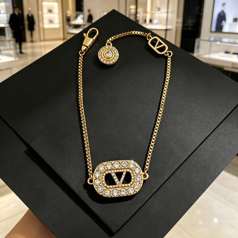26 New Models of Small Chanel-Style Chain Short Bracelets in Gold, Fashionable High-End Ins-Style Exquisite Craftsmanship Version for Women, Light Luxury, Direct Sales from the Manufacturer 26 New Models of Small Chanel-Style Chain Short Bracelets in Gold, Fashionable High-End Ins-Style Exquisite Craftsmanship Version for Women, Light Luxury, Direct Sales from the Manufacturer
