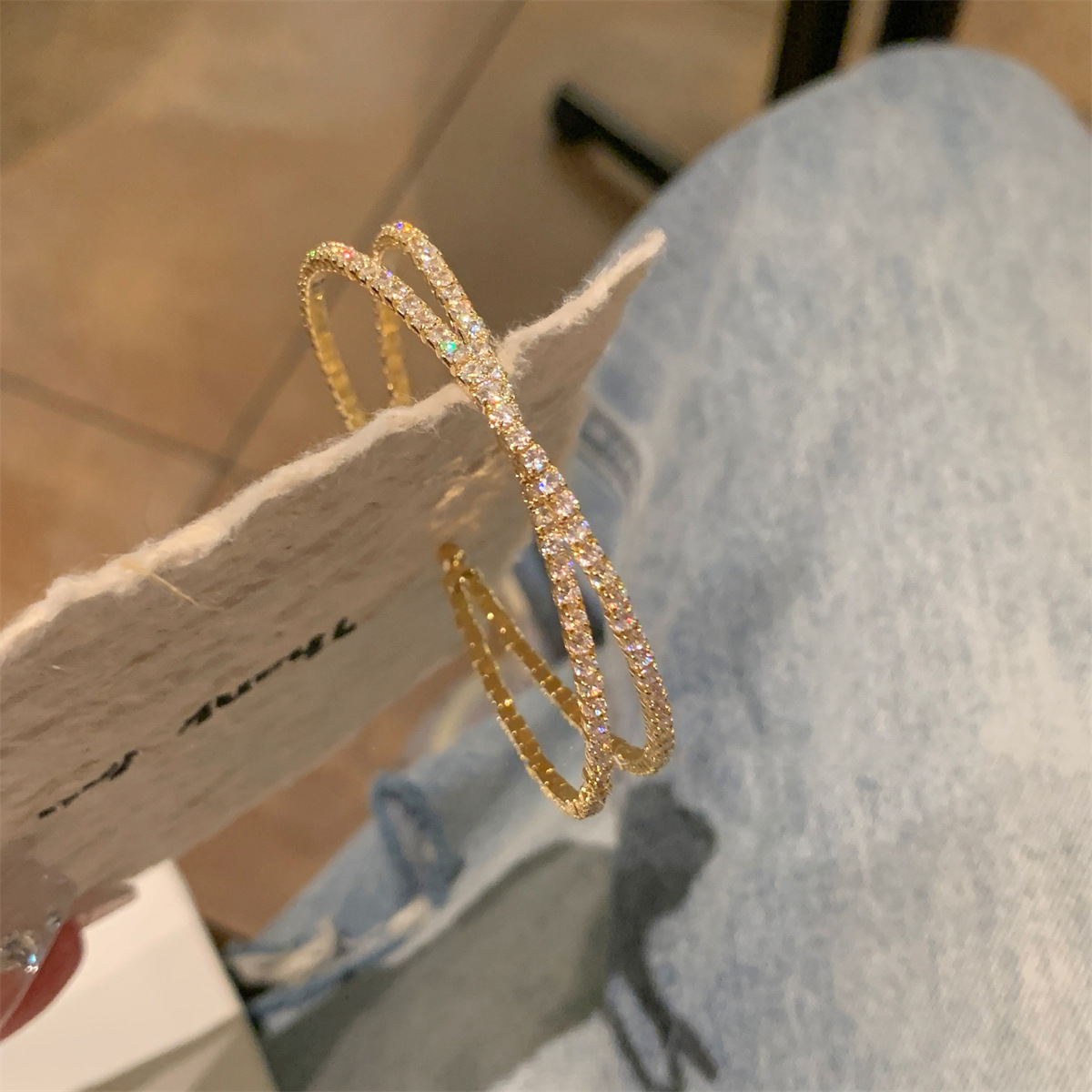 欧米のクロスボーダーにジルコンを入れて、ブレスレットを開けます。