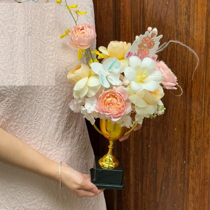 Trophies Can Be Used for Flower Arrangements, Florists Can Give Them to Teachers and Colleagues, Children Can Give Them as Gifts, Bouquets, Graduation Props, Dance Props, Kindergarten Awards Trophies Can Be Used for Flower Arrangements, Florists Can Give Them to Teachers and Colleagues, Children Can Give Them as Gifts, Bouquets, Graduation Props, Dance Props, Kindergarten Awards