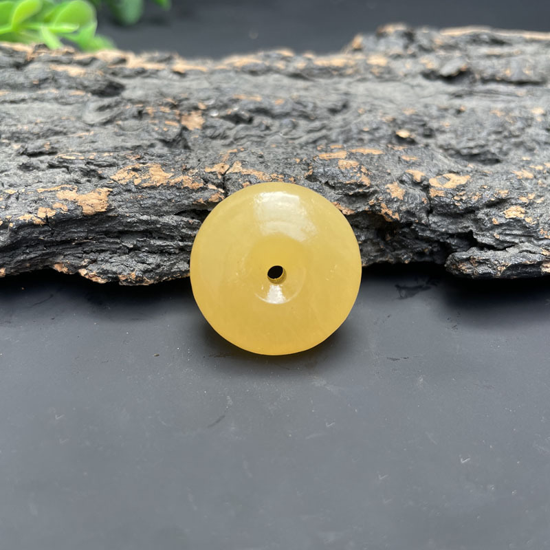 도매 베이지색 옥 평화 버클 25MM 10위안 모델 거리 노점 소스 생방송 복지 제품 남성 및 여성 스타일