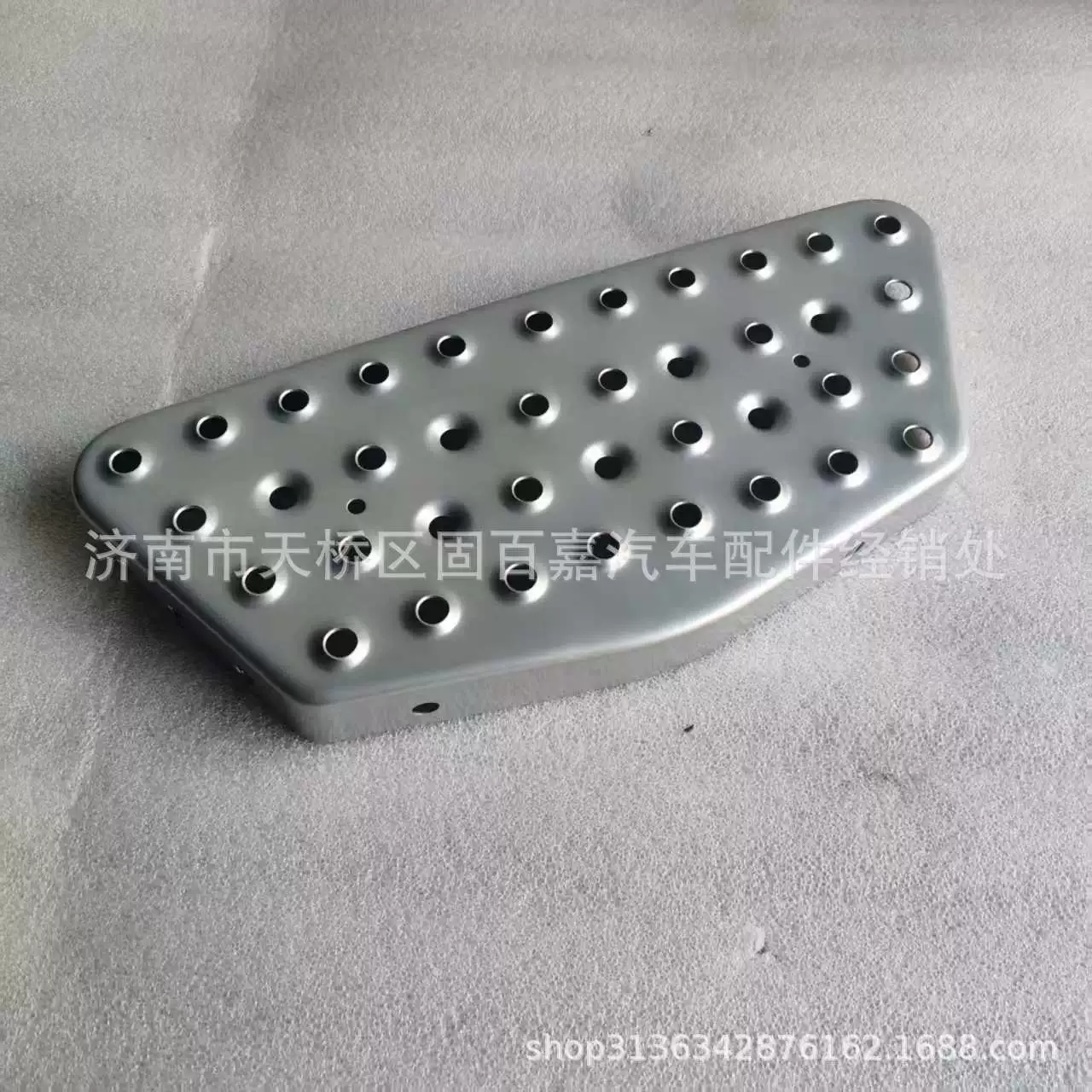 810W61511-0001 передняя противоскользящая пластина подкрылка нижняя для HOWO Shandeka