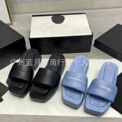 2025春の新型本革の角頭大王スリッパの女性ファッションの厚い底の防水台の1字は外に引きずって冷たいスリッパを着ます。