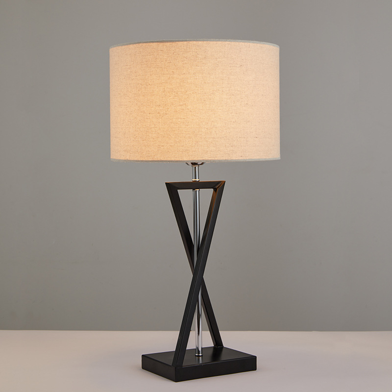 Xiangyu LED nórdico simple protección ocular decorativa dormitorio sala de estar comedor apartamento lámpara de mesa chica Internet celebridad enchufe lámpara eléctrica