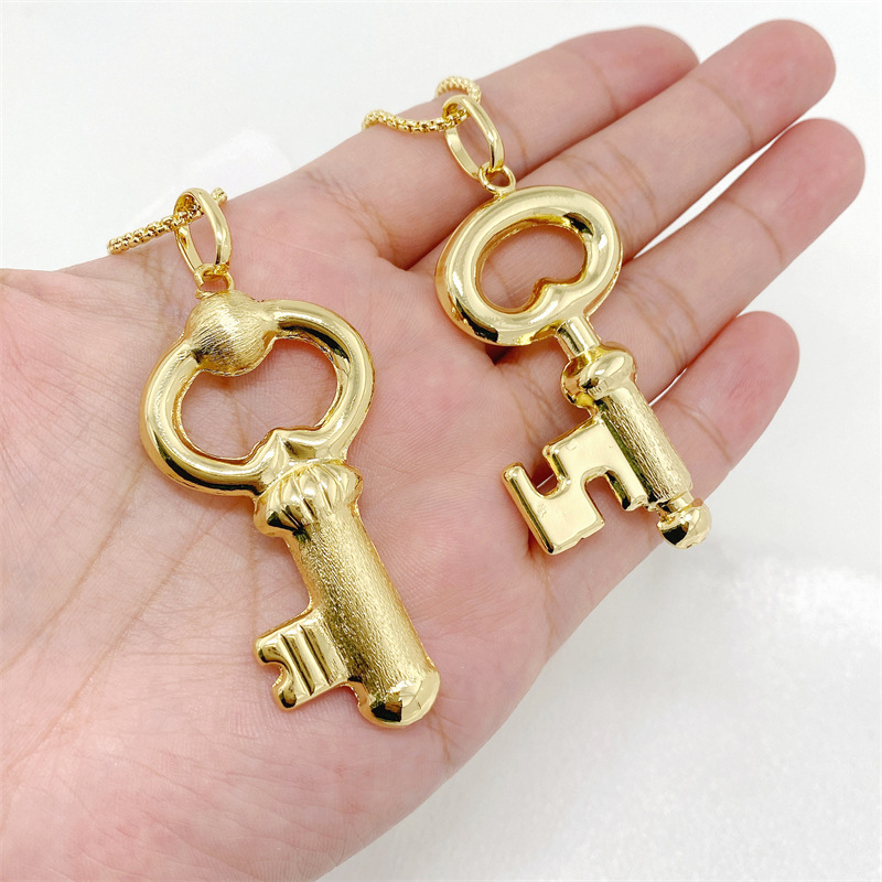 Daily Occasion Wholesale Jewelry Retro Exaggerated Key Copper Plating Key Pendant Necklace