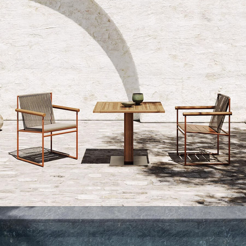 Conjunto de muebles de diseño para exteriores, sofá de teca y acero inoxidable para balcón, terraza o jardín.