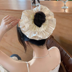 フランス風のしわのハスの葉の縁の大きい腸の輪の2層のサテンの布の芸の髪輪のバレエ風の髪飾りの縄の新型の頭飾り