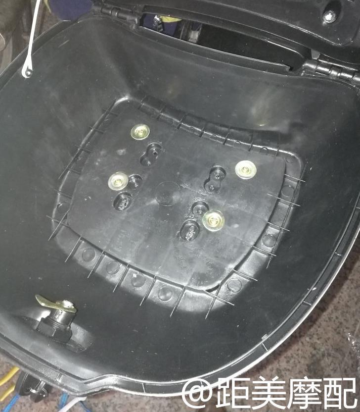 Electric Vehicle Trunk Reinforced Bottom Plate Battery Car Trunk Base Fixed Bottom Plate Trunk Mat with Screw Press Strip