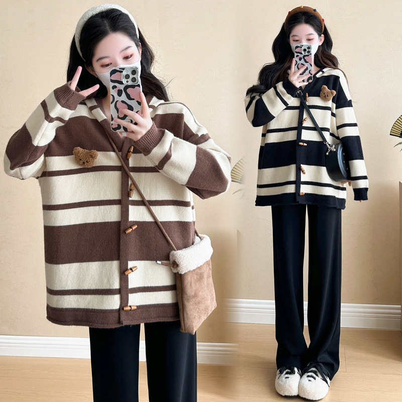 Real shot of large size in stock, new autumn and winter fashion long-sleeve striped knitted cardigan, loose-fitting, tummy-covering, soft and cozy sweater Real shot of large size in stock, new autumn and winter fashion long-sleeve striped knitted cardigan, loose-fitting, tummy-covering, soft and cozy sweater