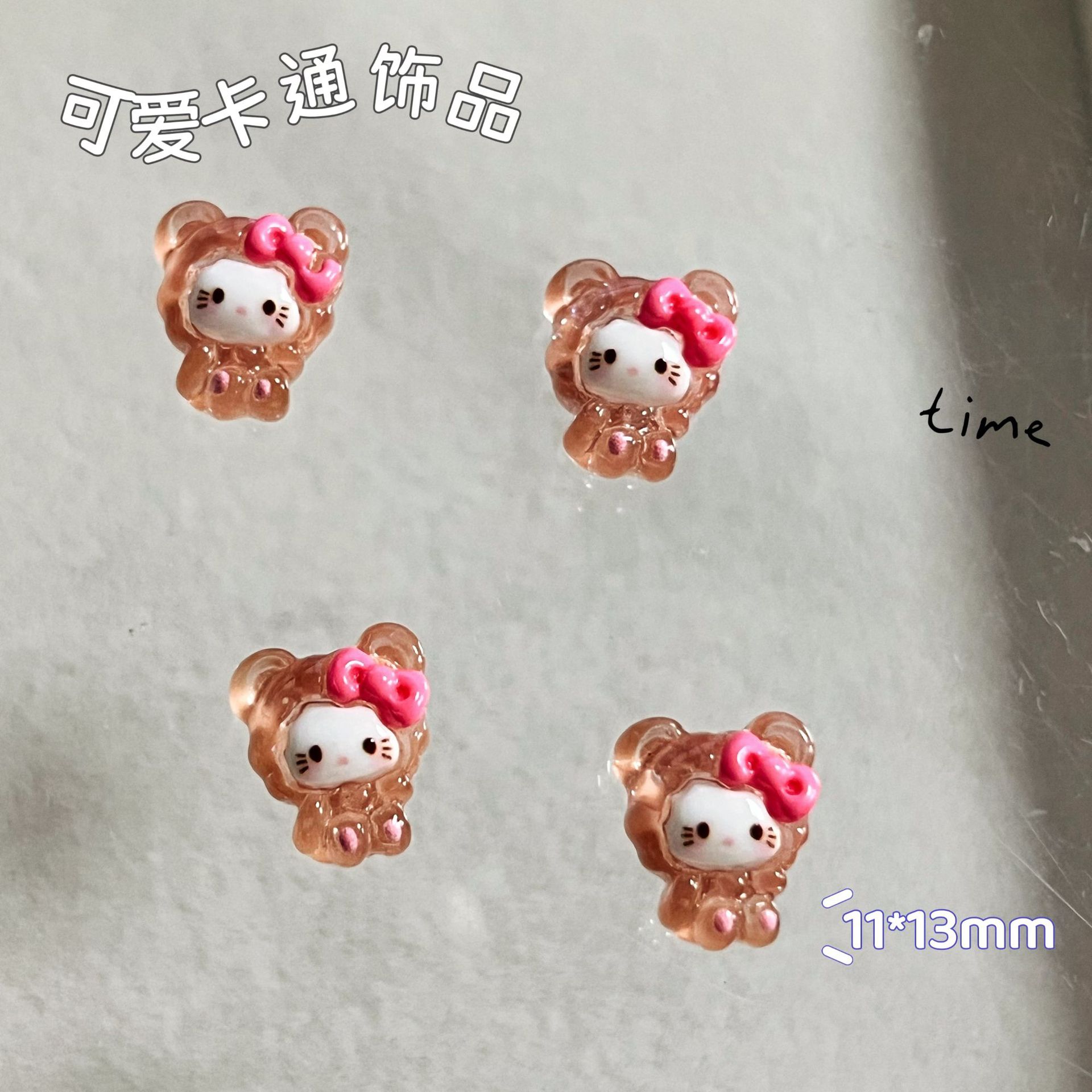 新商品のキティキャットの三麗鴎のネイルアクセサリーのネットの赤い爆発の樹脂のかわいいkt猫は甲を着て飾ります。