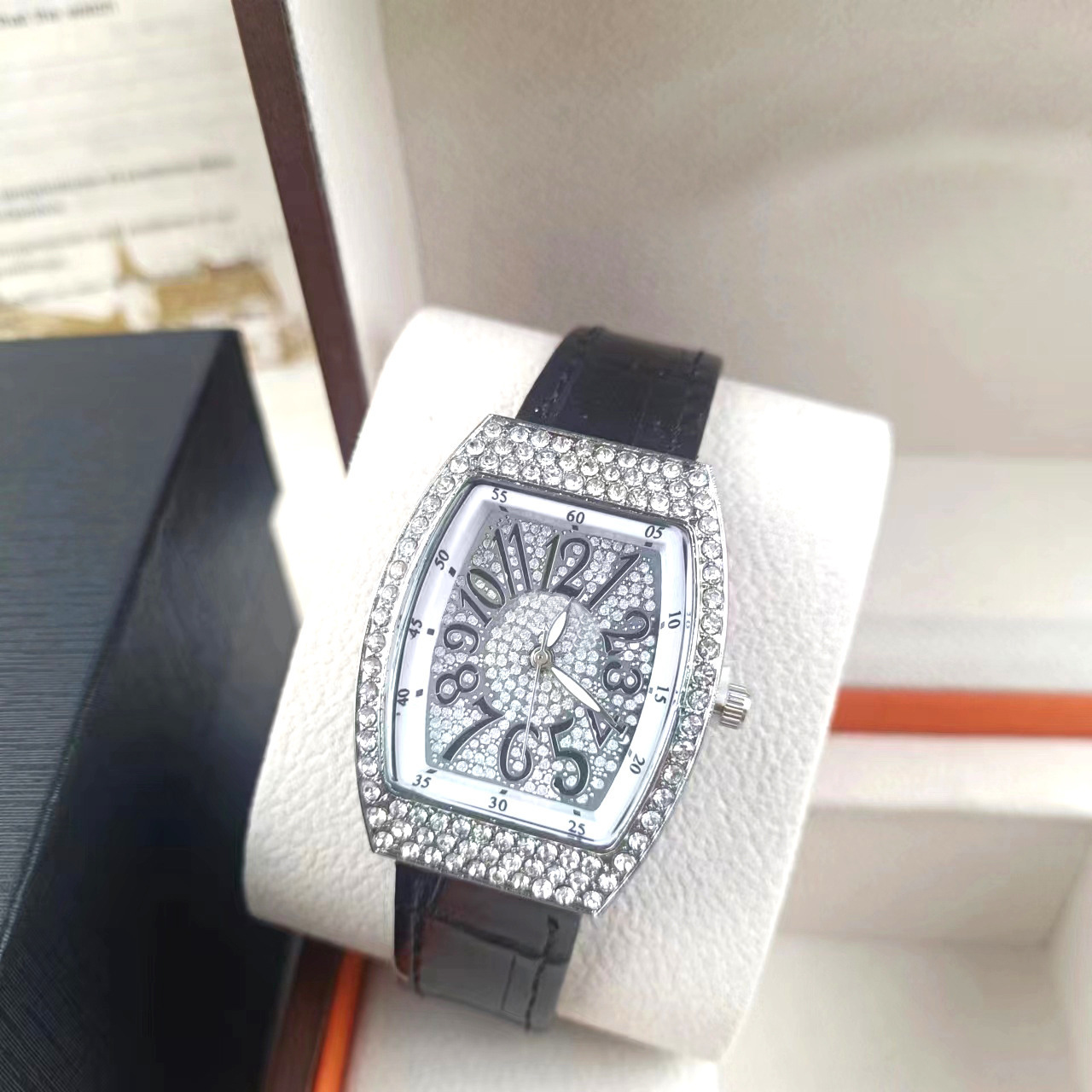 Daily Occasion Simple Style Solid Color Buckle Quartz Watch Women's Watches