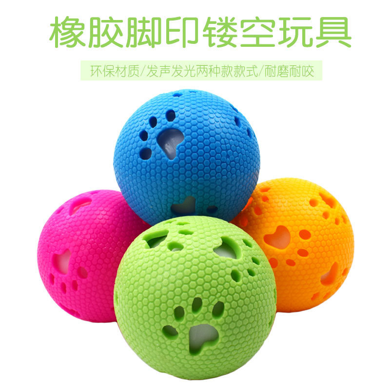 Nueva TPR huellas huecas bola luminosa resistente a mordeduras juguete para perros goma bola elástica juguete para Mascotas Fábrica al por mayor