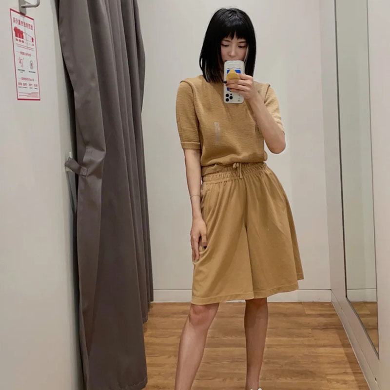 2021 spring new high waist sports Lady temperament commuter knitted Bermuda shorts 437058 casual