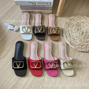 ���Q�r��V��ЬŮ�����ɫ�ļ����e�⴩һ����Ůʽ��Ь���l