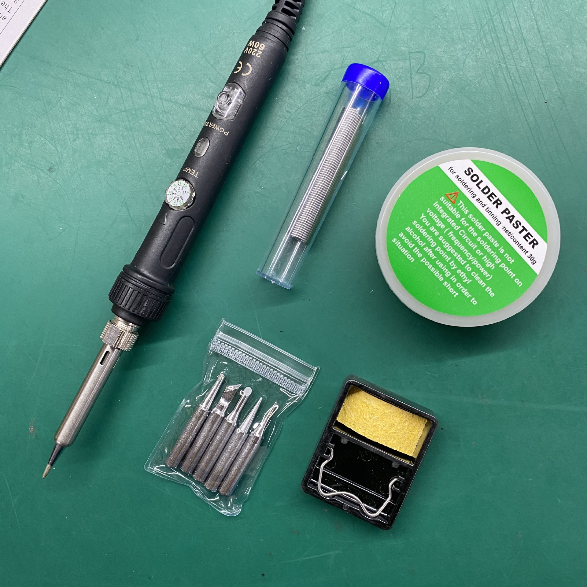 Soldador eléctrico con pantalla digital de 220V estándar europeo transfronterizo 60W soldador eléctrico de temperatura constante ajustable Juego estándar estadounidense Herramientas de soldadura