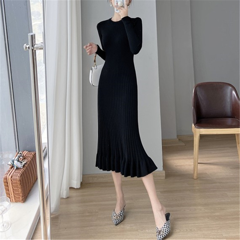Herbst Fischschwanz Strickkleid Damen, mittellang über dem Knie, Basislage und schmale Passform, gepaart mit einem Pelzmantel für_voghion.com