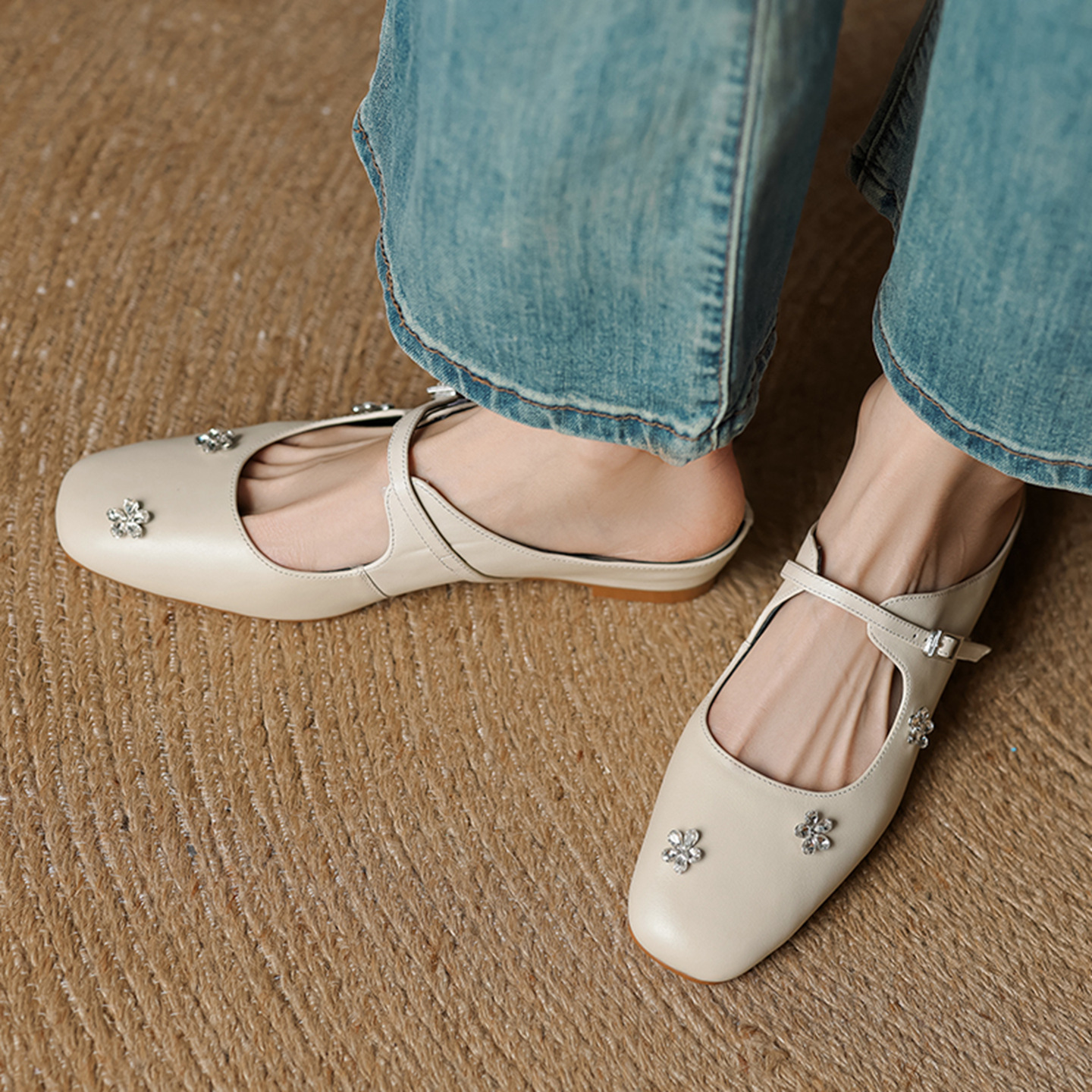 Sandal mule nữ gót thấp mũi kín đính đá pha lê màu rượu vang đỏ — Rượu vang đỏ chi tiết 9