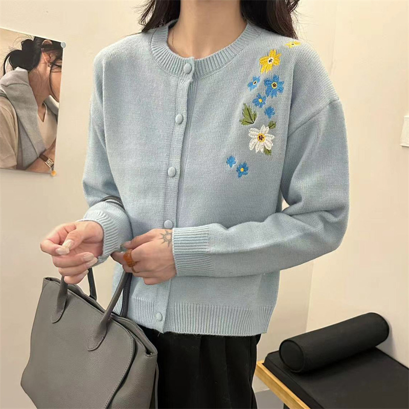 刺绣绣花圆领单排扣毛衣开衫小外套2025秋季新款减龄长袖女针织衫|undefined