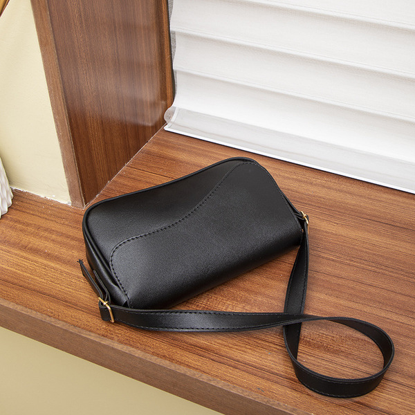 Solid color crooked polyurethane one-shoulder bag