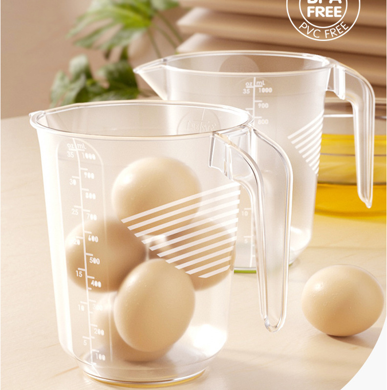 Plastic heat-resistant capacious measuring cup scaled
