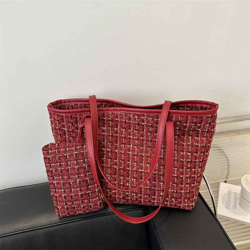 Bolso de mujer de moda de temperamento a cuadros de gran capacidad literaria 2025 primavera nuevo estilo coreano bolso de hombro de estilo occidental bolso de axila de moda