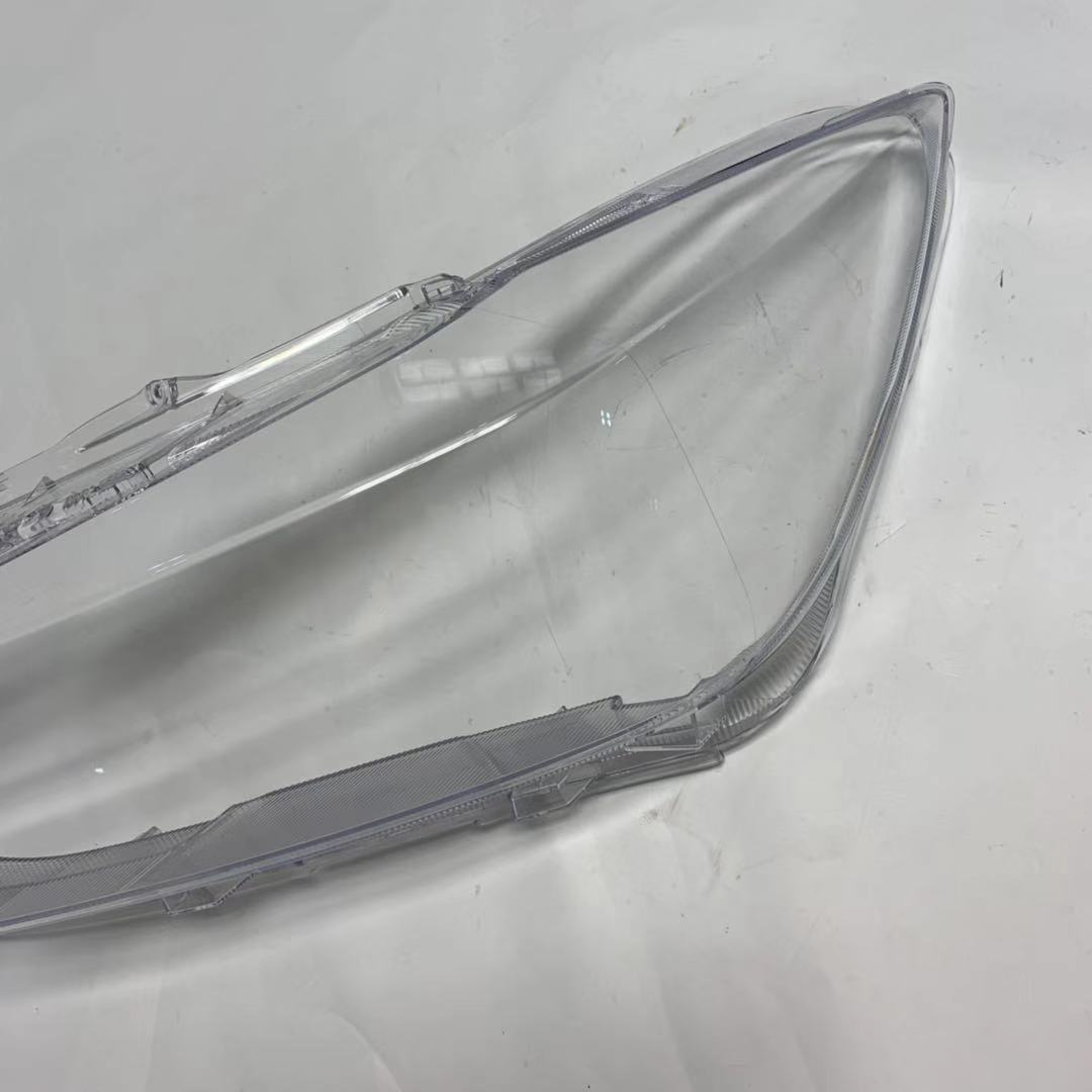 Suitable for 18 Saab D50 headlight lampshade headlight transparent lampshade headlight shell glass lamp shell