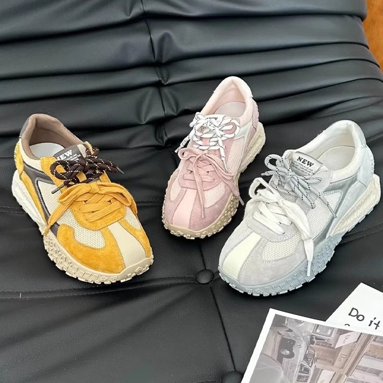 Pequeño aumento de altura de 7cm zapatos de entrenamiento de mujeres primavera y verano 2025 nuevos zapatos casuales de suela gruesa de color combinado zapatos de mujer Agan