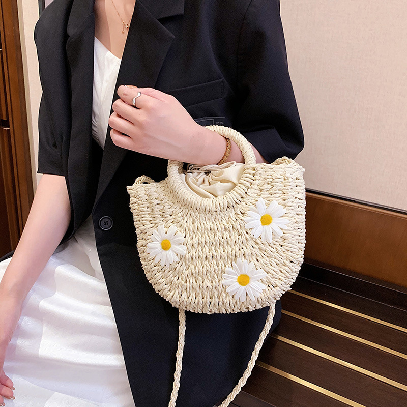 Women's Small Straw Daisy Vacation String Straw Bag display picture 2