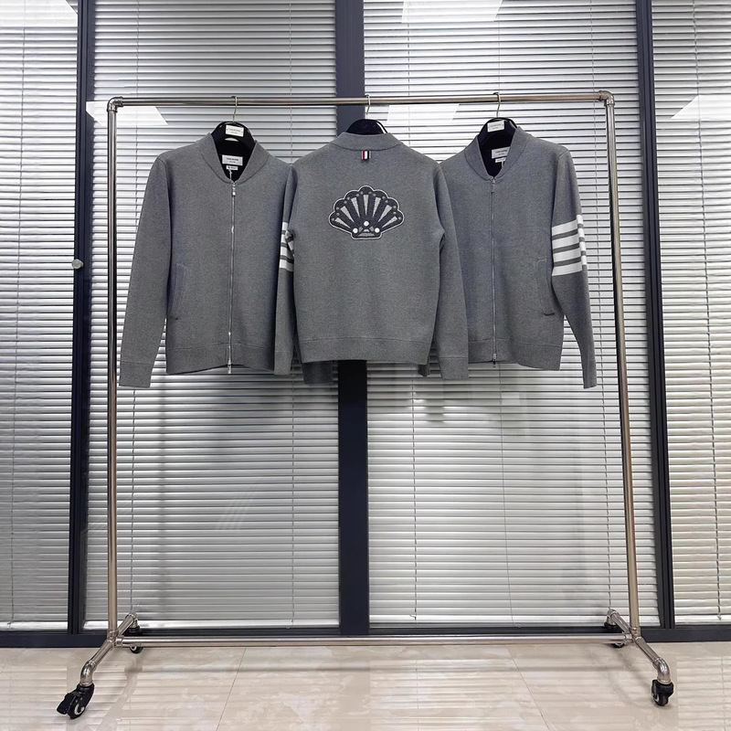 Factory Direct Sale Autumn and Winter Tb Four-Stripe Back Peacock Tail Embroidery Zipper Jacket for Men and Women