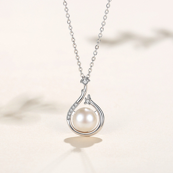 Retro necklace from pearl